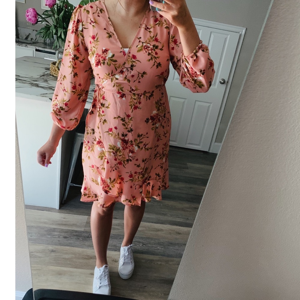 SOLD NWOT Pink floral wrap around tie dress - Picture 5 of 8